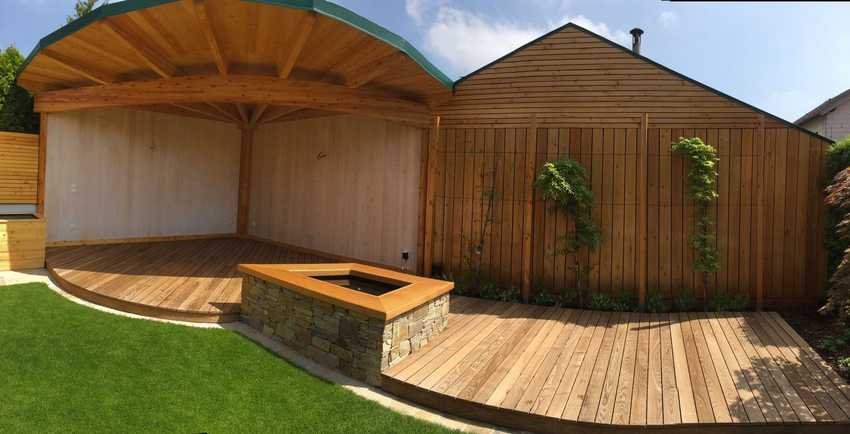 Terrasse und Pergola