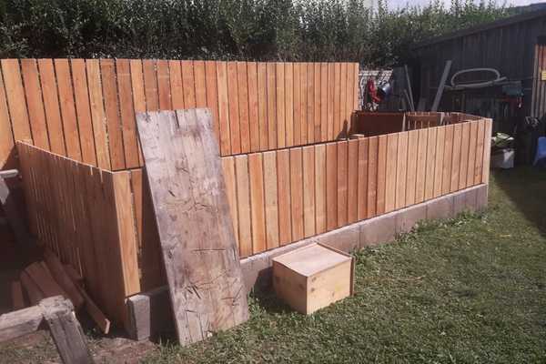 Gartenzaun mit Hasengehäge