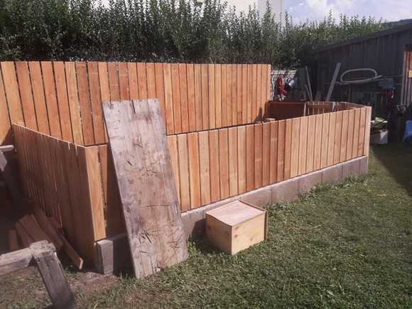 Gartenzaun mit Hasengehäge