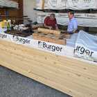 Burger Holzprofis beraten Kunden zu Terrassenbelägen, Unterkonstruktionen und Befestigungsmöglichkeiten