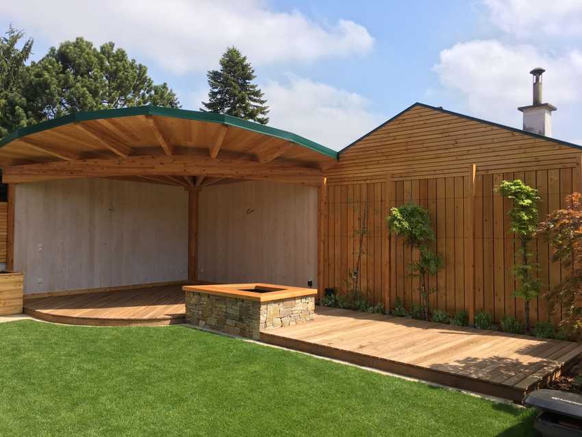 Terrasse und Pergola
